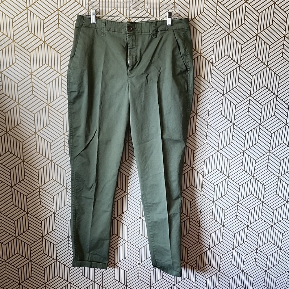 GAP Khaki Pants in Green